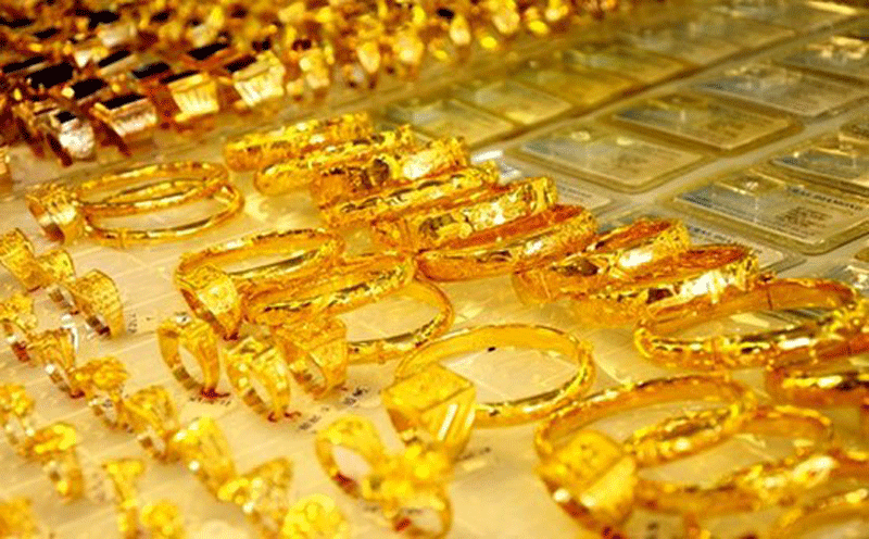 Giá vàng hôm nay 4/1: SJC tiếp tục tăng mạnh, thế giới lao dốc Giá vàng hôm nay 4/1: SJC tiếp tục tăng mạnh, thế giới lao dốc