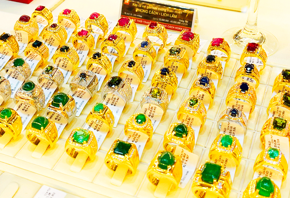 Giá vàng hôm nay 11/2: tăng vọt, nhẫn tăng đến gần 3 triệu đồng mỗi lượng Giá vàng hôm nay 11/2: tăng vọt, nhẫn tăng đến gần 3 triệu đồng mỗi lượng