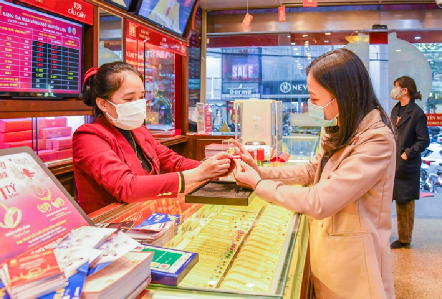 Giá vàng hôm nay 2-3: Vàng trong nước đồng loạt tăng 150.000 đồng