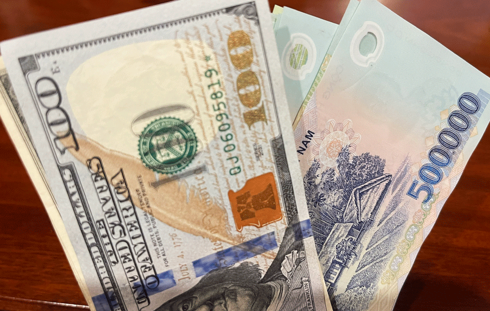 Tỷ giá USD hôm nay 15/4: ngân hàng thương mại bất ngờ tăng vọt, trung tâm giảm mạnh Tỷ giá USD hôm nay 15/4: ngân hàng thương mại bất ngờ tăng vọt, trung tâm giảm mạnh