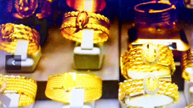 Giá vàng hôm nay 4/10: giảm sâu trước báo cáo việc làm Giá vàng hôm nay 4/10: giảm sâu trước báo cáo việc làm