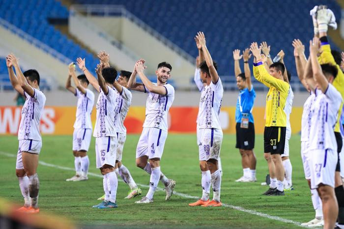 B&oacute;ng đ&aacute; Việt Nam đứng trước th&aacute;ch thức lớn: &Aacute;p lực v&agrave; kỳ vọng cho HLV Troussier Ảnh 1