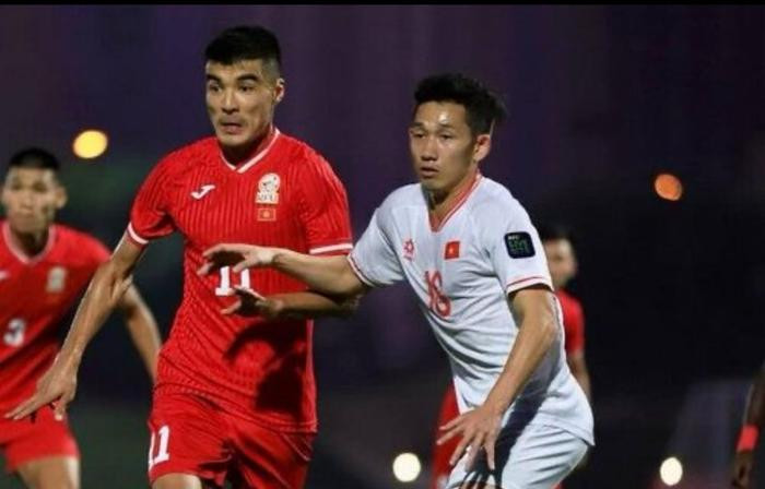 Việt Nam thua Kyrgyzstan l&agrave; b&agrave;i học qu&yacute; b&aacute;u cho HLV Troussier đấu Nhật Bản Ảnh 1