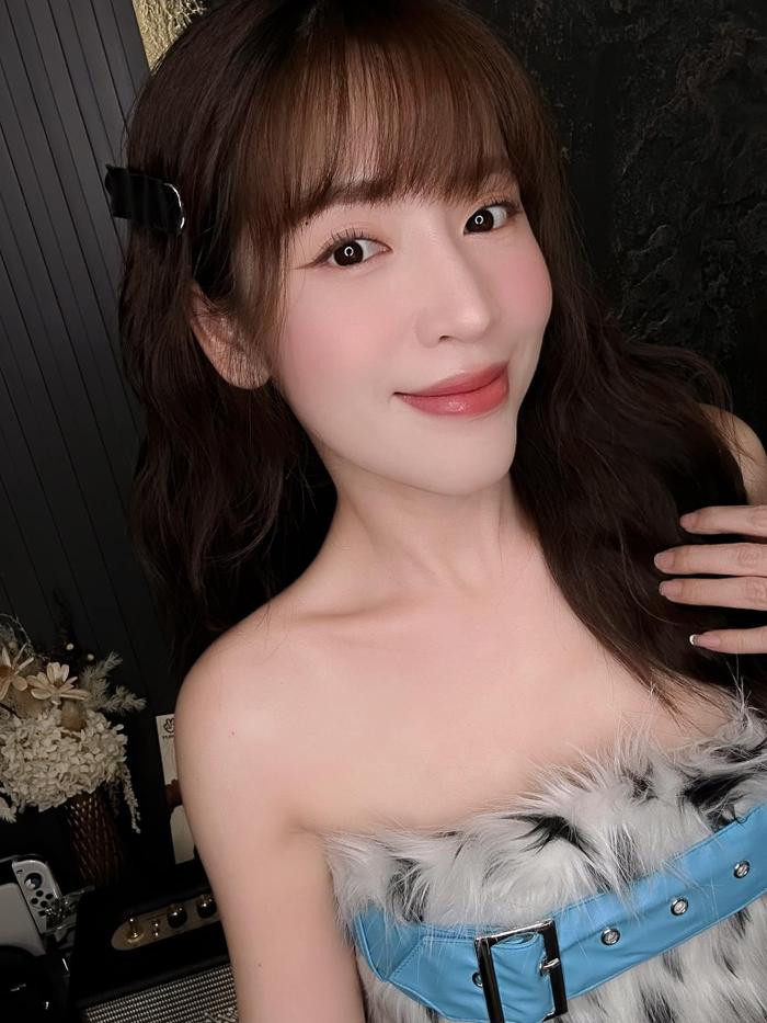 Gặp sự cố với một sao nữ Vbiz, Puka vội vàng xin lỗi vào nửa đêm Có thể là hình ảnh về 1 người và váy ngủ