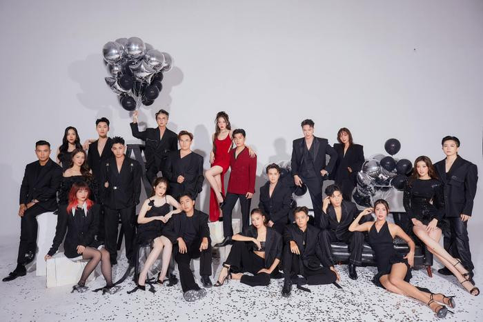 Gặp sự cố với một sao nữ Vbiz, Puka vội vàng xin lỗi vào nửa đêm Có thể là hình ảnh về 16 người và bộ vét