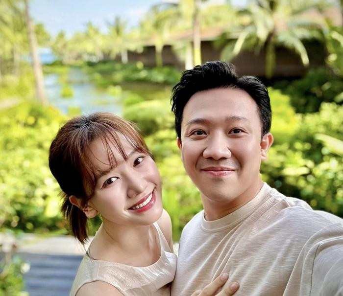 C&oacute; thể l&agrave; h&igrave;nh ảnh về 2 người