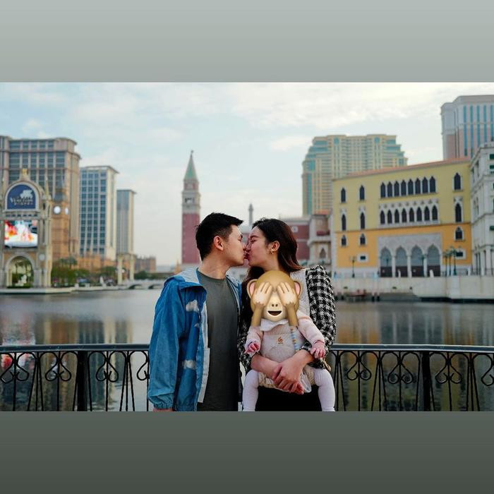 Khung h&igrave;nh hiếm hoi của Đỗ Mỹ Linh b&ecirc;n cạnh chồng thiếu gia v&agrave; con g&aacute;i khiến netizen 'bấn loạn' Ảnh 1