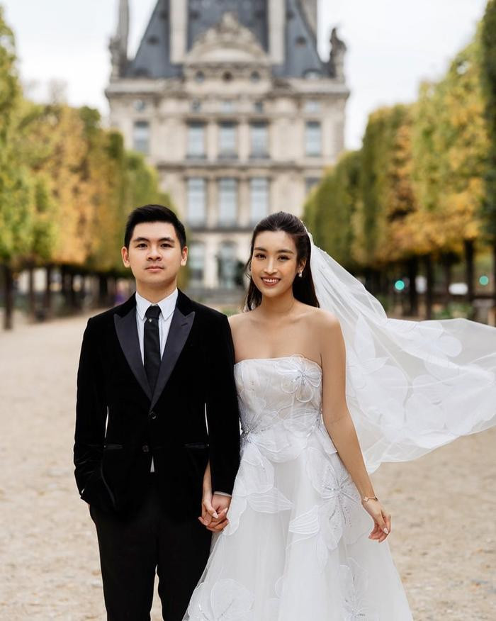 Khung h&igrave;nh hiếm hoi của Đỗ Mỹ Linh b&ecirc;n cạnh chồng thiếu gia v&agrave; con g&aacute;i khiến netizen 'bấn loạn' Ảnh 2