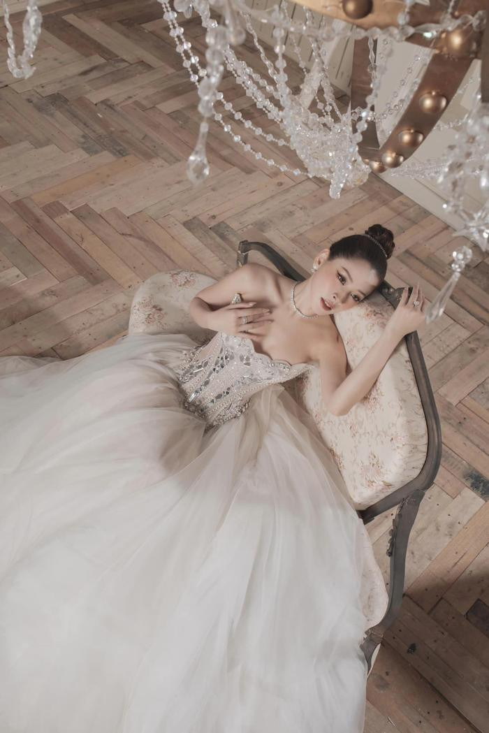 C&oacute; thể l&agrave; h&igrave;nh ảnh về 1 người v&agrave; đ&aacute;m cưới