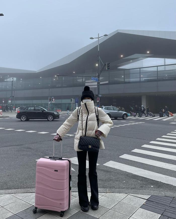 Tiếp tục gặp sự cố ở s&acirc;n bay, H'Hen Ni&ecirc; l&ecirc;n mạng x&atilde; hội than thở Ảnh 8