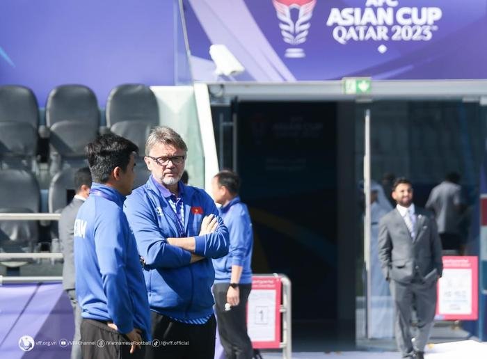 HLV Troussier c&oacute; th&agrave;nh t&iacute;ch tệ đến kh&oacute; tin: Hai kỳ Asian Cup li&ecirc;n tiếp c&oacute; 1 điểm v&agrave; bị loại sớm Ảnh 1
