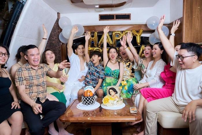 Lâm Bảo Châu niềm nở khi nhắc về con trai Lệ Quyên Lâm Bảo Châu niềm nở khi nhắc về con trai Lệ Quyên Ảnh 4