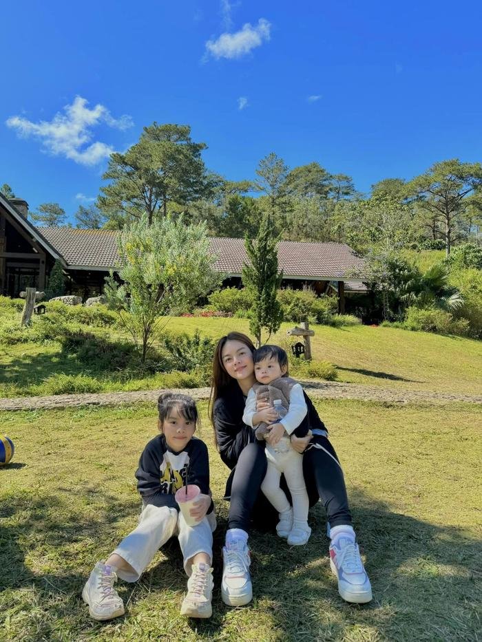 C&oacute; thể l&agrave; h&igrave;nh ảnh về 2 người