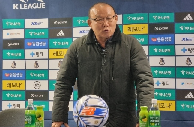 HLV Park bảo vệ Văn Toàn sau trận thua ở Hàn Quốc HLV Park bảo vệ Văn Toàn sau trận thua ở Hàn Quốc