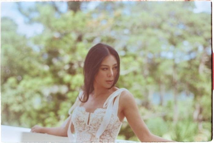 Nam Thư "nổi đoá", gay gắt đáp trả khi bị chê "già teo tóp"