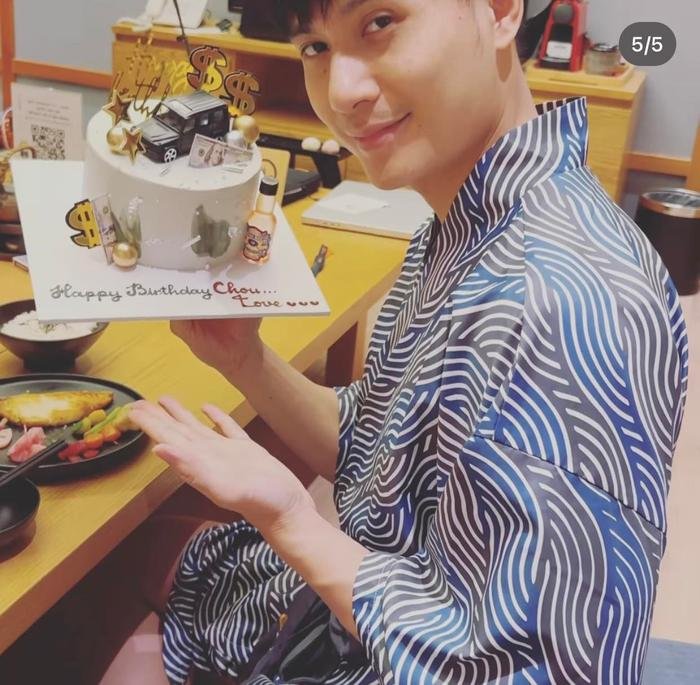 Lệ Quyên có màn "đánh úp" món quà bất ngờ trong ngày sinh nhật Lâm Bảo Châu Lệ Quyên có màn "đánh úp" món quà bất ngờ trong ngày sinh nhật Lâm Bảo Châu