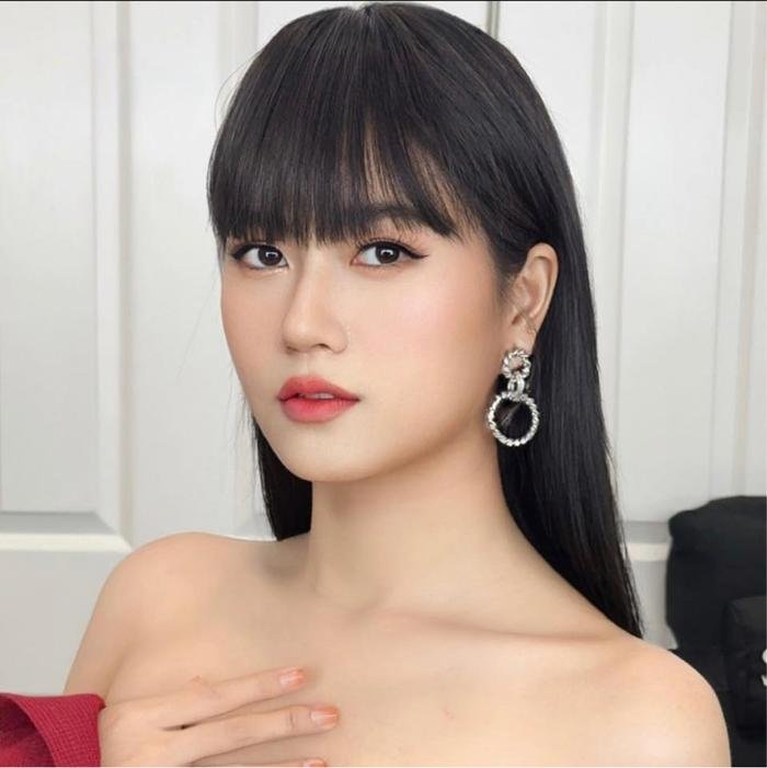 Lâm Vỹ Dạ lên tiếng đính chính nghi vấn can thiệp "dao kéo" để nâng cấp nhan sắc Lâm Vỹ Dạ lên tiếng đính chính nghi vấn can thiệp "dao kéo" để nâng cấp nhan sắc