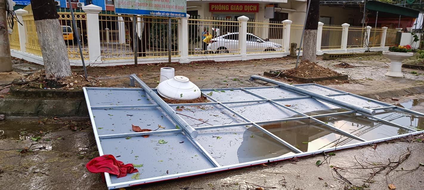 Mưa đá, lốc xoáy “càn quét” huyện miền núi Nghệ An Mưa đá, lốc xoáy “càn quét” huyện miền núi Nghệ An