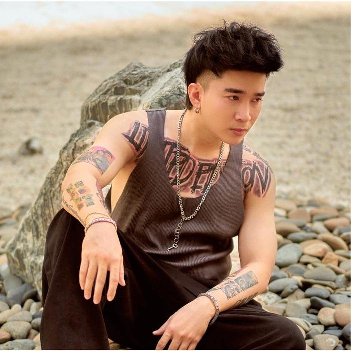 Bật mí ý nghĩa hình xăm cơ thể của Chi Dân khiến netizen tò mò Bật mí ý nghĩa hình xăm cơ thể của Chi Dân khiến netizen tò mò