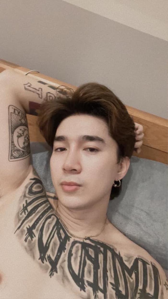 Bật mí ý nghĩa hình xăm cơ thể của Chi Dân khiến netizen tò mò Bật mí ý nghĩa hình xăm cơ thể của Chi Dân khiến netizen tò mò