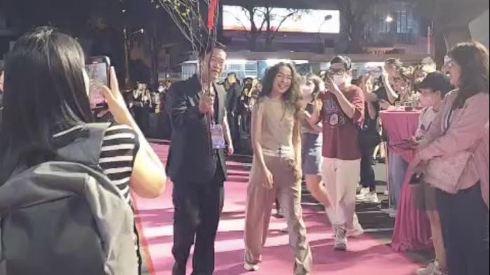 Ảnh "cam thường" soi cận nhan sắc tuổi 41 của Hiền Thục: Cực trẻ trung, thách thức cả thời gian!