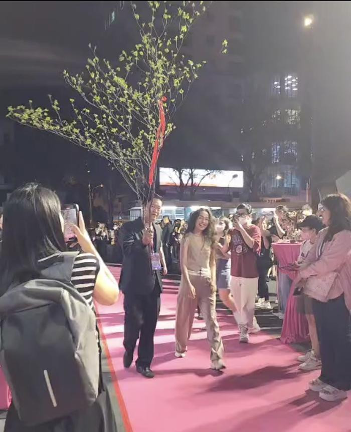 Ảnh "cam thường" soi cận nhan sắc tuổi 41 của Hiền Thục: Cực trẻ trung, thách thức cả thời gian! Ảnh "cam thường" soi cận nhan sắc tuổi 41 của Hiền Thục: Cực trẻ trung, thách thức cả thời gian!