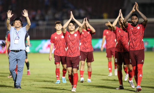 HLV Vũ Tiến Thành bị VFF cảnh cáo và phạt 10 triệu đồng, vì lỗi gì?