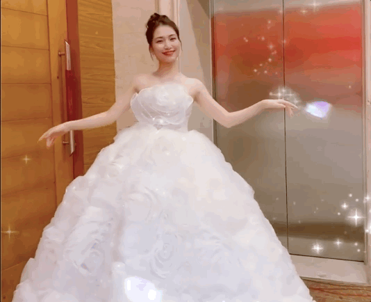 Hoà Minzy diện váy cưới, nói một câu gây xúc động
