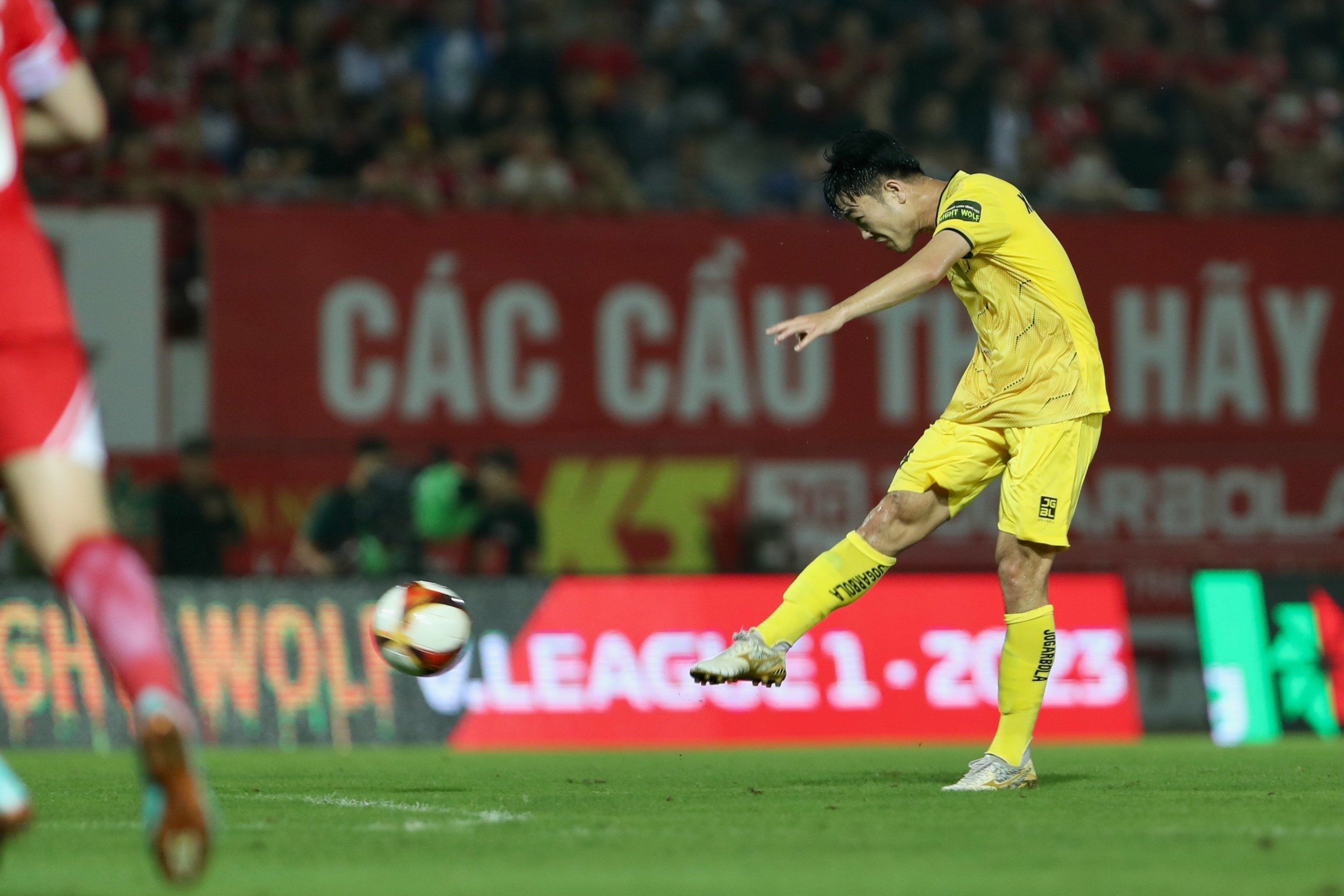 Xuân Trường lần đầu đá chính từ khi đến CLB Hải Phòng