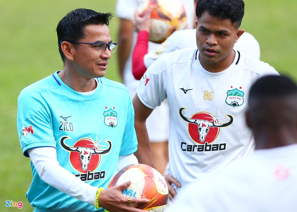 HAGL kiến nghị không dừng V.League vì đội U23 Việt Nam