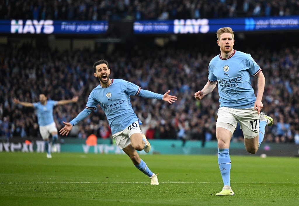 Thảm bại trước Man City, Arsenal sắp mất ngôi đầu bảng Thảm bại trước Man City, Arsenal sắp mất ngôi đầu bảng