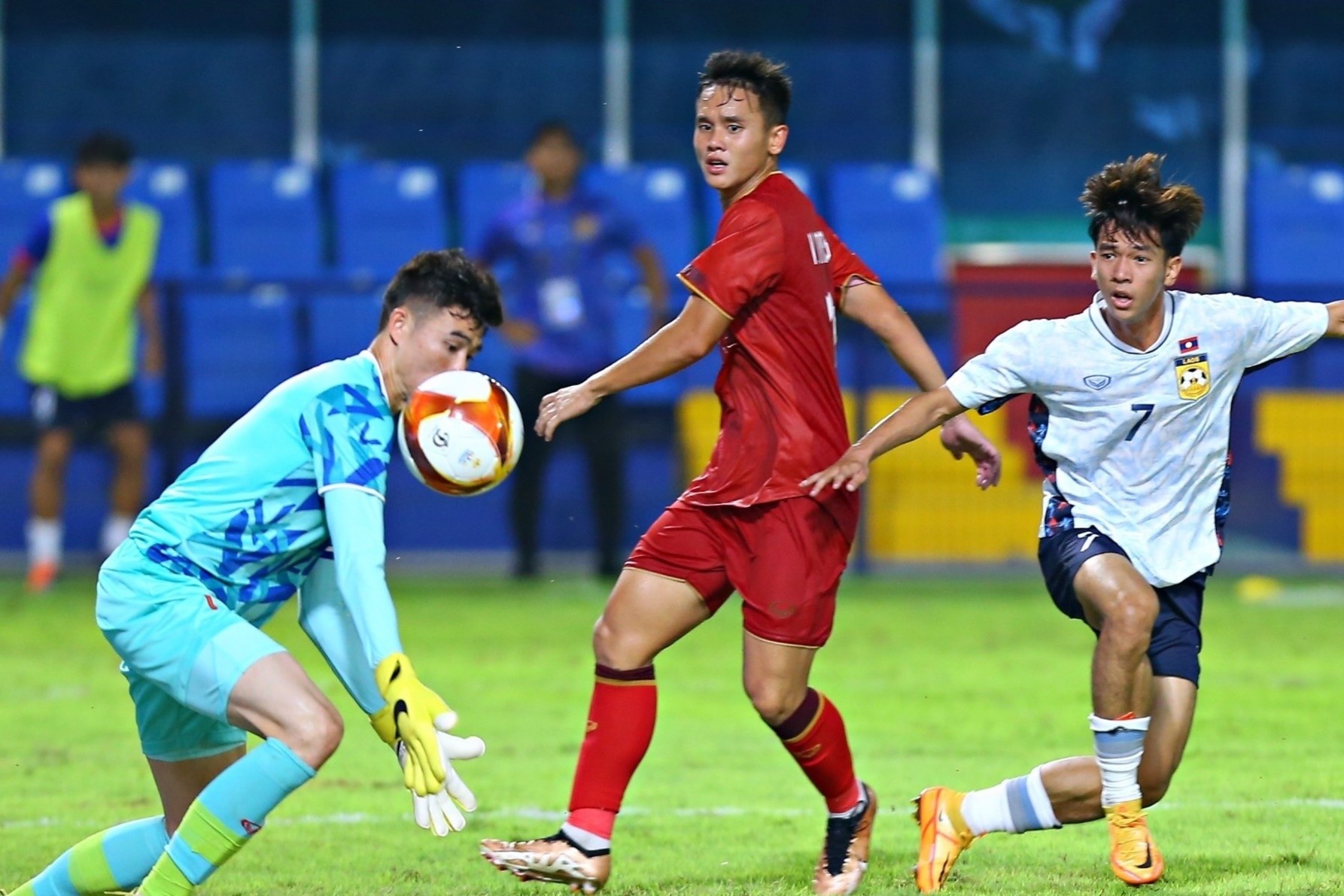 HLV Troussier dưới bóng ông Park Hang-seo