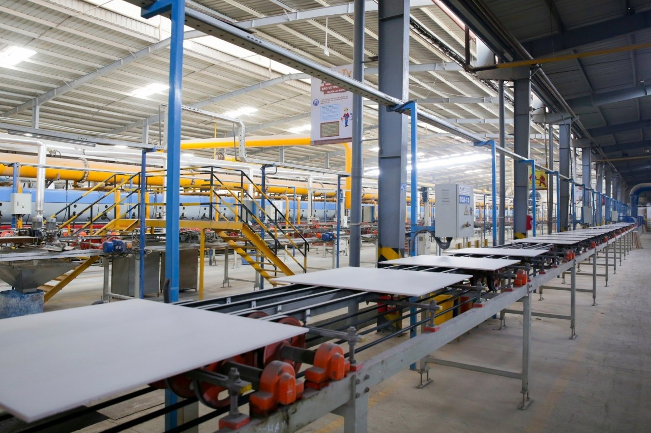 Gạch ốp lát Ấn Độ đổ bộ, doanh nghiệp Việt âu lo