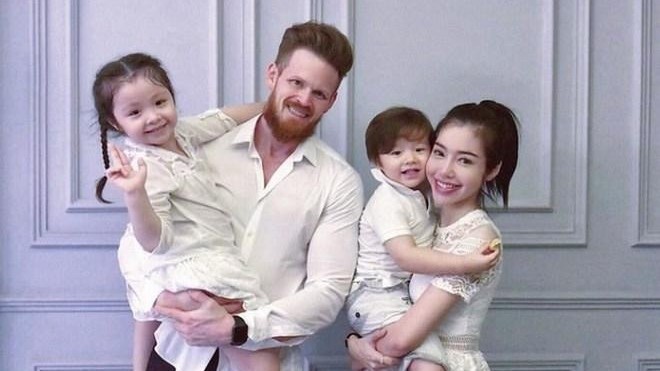 Thông tin mới nhất vụ Elly Trần bị chồng Tây giành quyền nuôi con