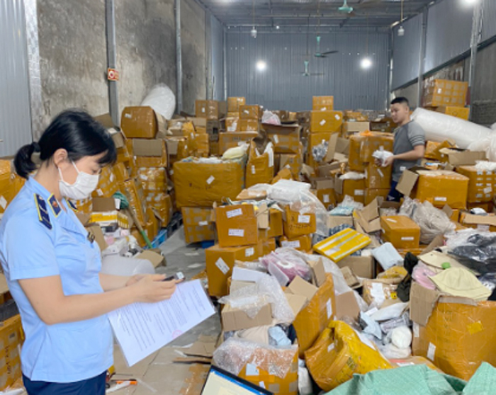 Phát hiện kho chứa hơn 28 ngàn sản phẩm mỹ phẩm, đồ gia dụng không rõ nguồn gốc