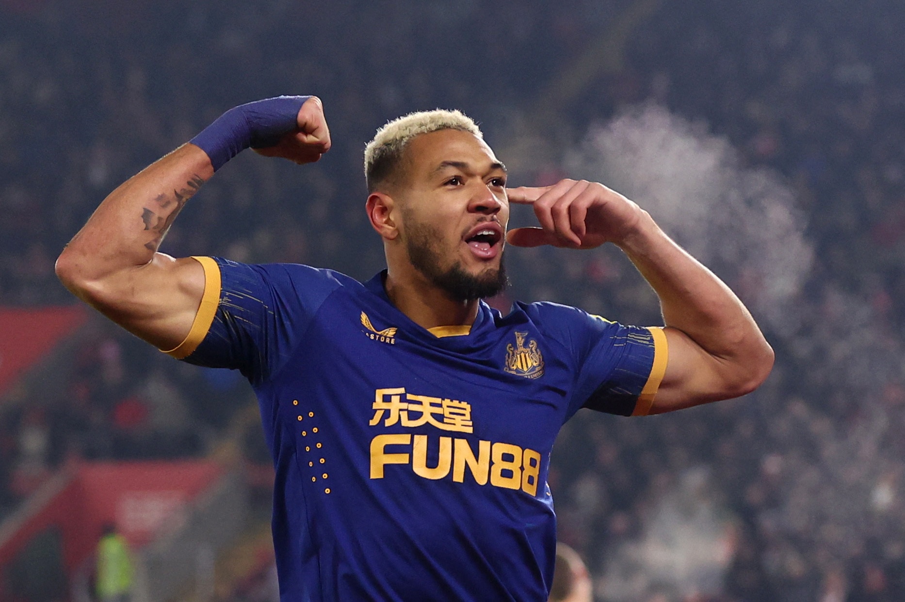 Newcastle phá vỡ trật tự Premier League