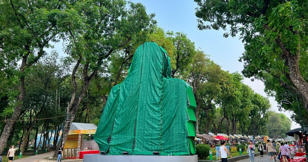 Đơn vị lắp "chui" biểu tượng lạ ở công viên Thống Nhất bị phạt 25 triệu đồng