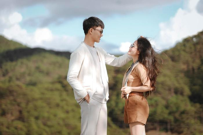 Anh Tú tung ảnh tình tứ bên vợ, hé lộ tin vui đón thêm thành viên mới Anh Tú tung ảnh tình tứ bên vợ, hé lộ tin vui đón thêm thành viên mới