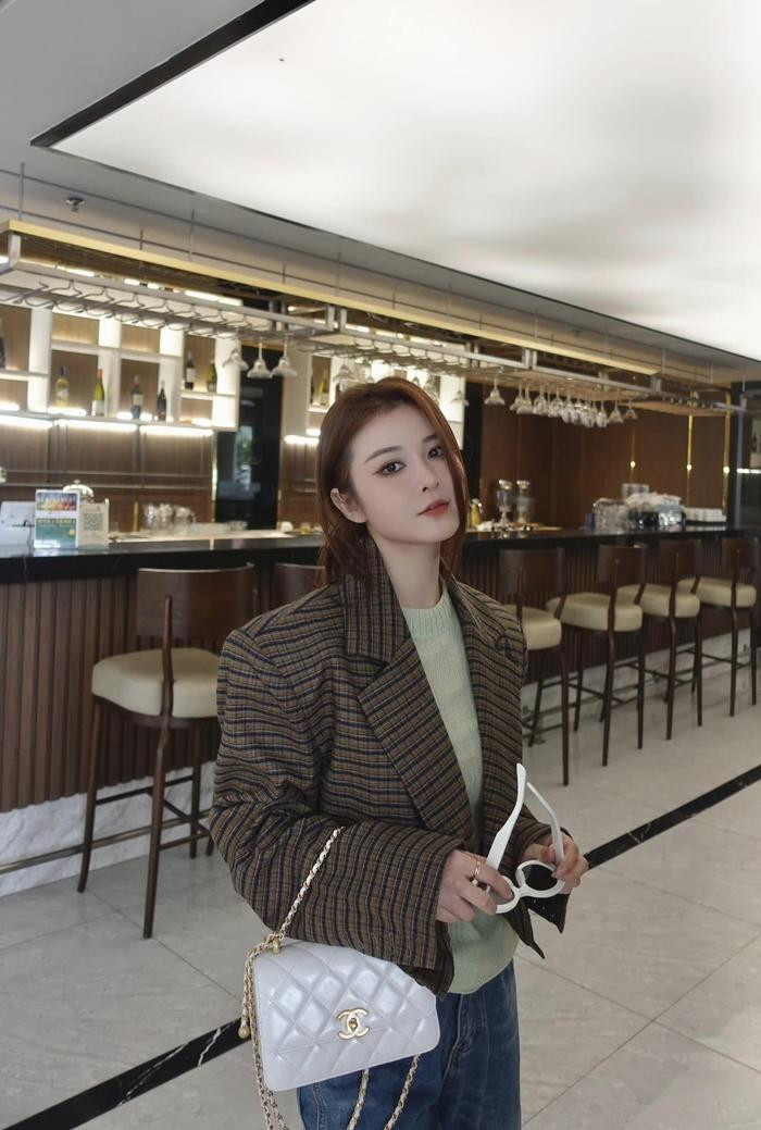 Bị "gán ghép" hẹn hò với Vinh Râu, hotgirl đình đám đanh thép phản hồi Bị "gán ghép" hẹn hò với Vinh Râu, hotgirl đình đám đanh thép phản hồi