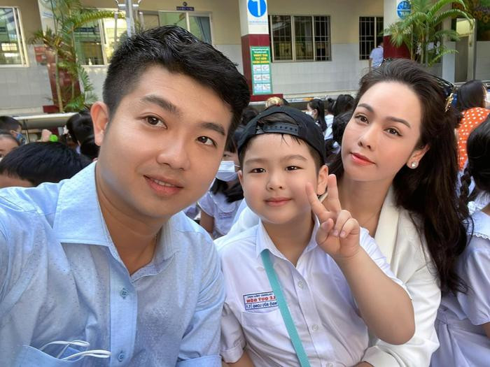 Nhật Kim Anh khoe ảnh hạnh phúc bên chồng cũ và con trai, netizen tích cực "đẩy thuyền" chuyện tái hợp Nhật Kim Anh khoe ảnh hạnh phúc bên chồng cũ và con trai, netizen tích cực "đẩy thuyền" chuyện tái hợp