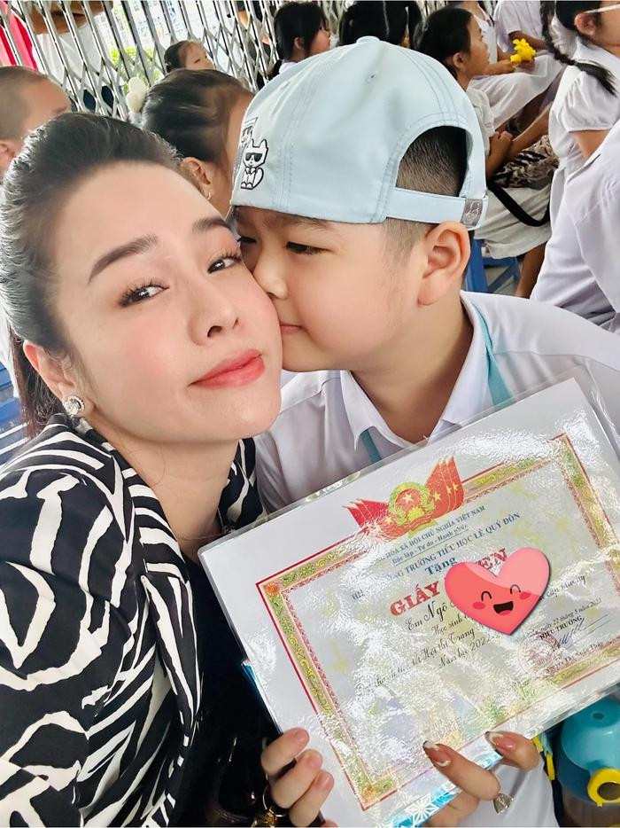 Nhật Kim Anh khoe ảnh hạnh phúc bên chồng cũ và con trai, netizen tích cực "đẩy thuyền" chuyện tái hợp Nhật Kim Anh khoe ảnh hạnh phúc bên chồng cũ và con trai, netizen tích cực "đẩy thuyền" chuyện tái hợp