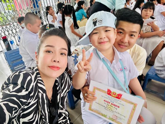 Nhật Kim Anh khoe ảnh hạnh phúc bên chồng cũ và con trai, netizen tích cực "đẩy thuyền" chuyện tái hợp Nhật Kim Anh khoe ảnh hạnh phúc bên chồng cũ và con trai, netizen tích cực "đẩy thuyền" chuyện tái hợp