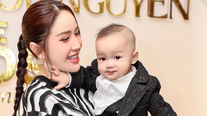 Bảo Thy khoe ảnh selfie đầu tiên của quý tử nhưng cái kết "lạ lắm"