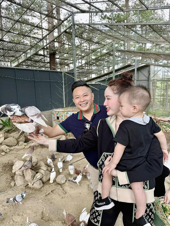 Bảo Thy khoe ảnh selfie đầu tiên của quý tử nhưng cái kết "lạ lắm" Bảo Thy khoe ảnh selfie đầu tiên của quý tử nhưng cái kết "lạ lắm"