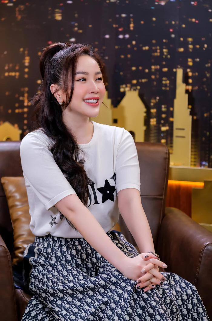 Bảo Thy khoe ảnh selfie đầu tiên của quý tử nhưng cái kết "lạ lắm" Bảo Thy khoe ảnh selfie đầu tiên của quý tử nhưng cái kết "lạ lắm"