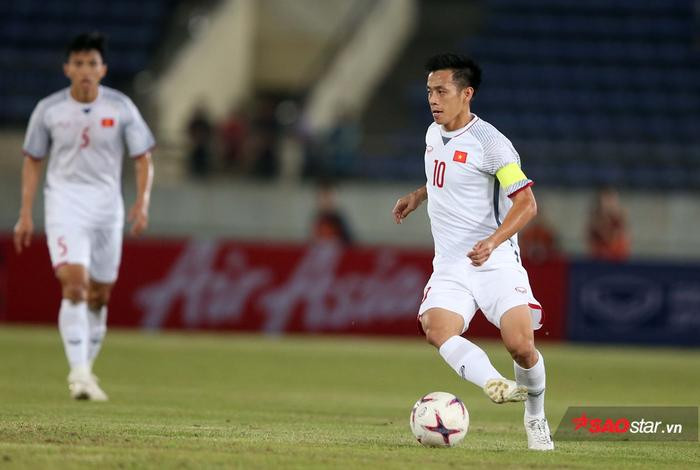 Văn Quyết bị án phạt 8 trận, HLV Troussier có gọi lên tuyển Việt Nam?