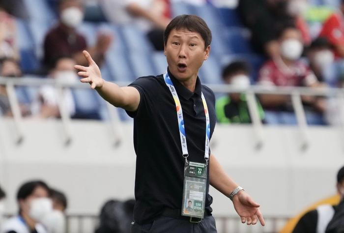 HLV Park Hang Seo giúp HLV Kim Sang Sik dẫn dắt tuyển Việt Nam?