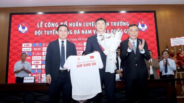 HLV Kim Sang Sik nhận nhiệm vụ đặc biệt từ VFF