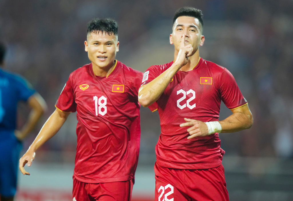 HLV Troussier và bài toán ở hàng công đội tuyển Việt Nam HLV Troussier và bài toán ở hàng công đội tuyển Việt Nam