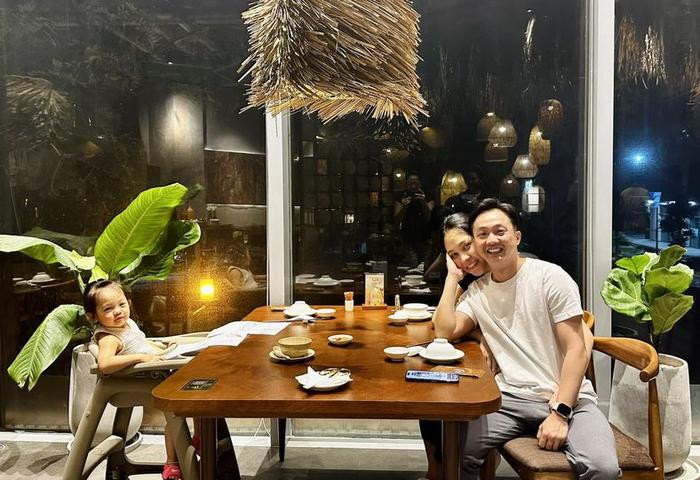 Cường Đ&ocirc; La h&acirc;m n&oacute;ng t&igrave;nh cảm với vợ, nhan sắc sau sinh của Đ&agrave;m Thu Trang g&acirc;y ch&uacute; &yacute; Ảnh 2